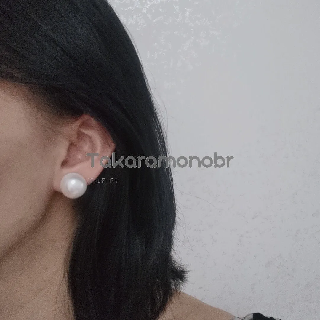 15.0-16.0 mm White Button Freshwater Pearl Earrings