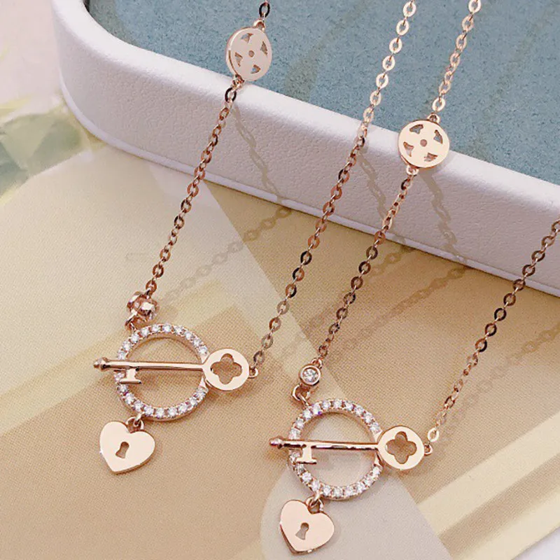 18K Gold 0.01ct Natural Diamond Key Heart-shaped Halo Necklace