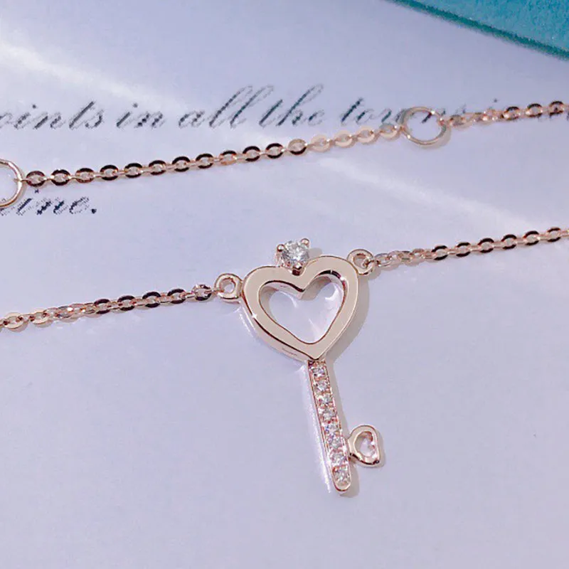 18K Gold 0.035ct Diamond Heart Shaped Key Pendant Necklace