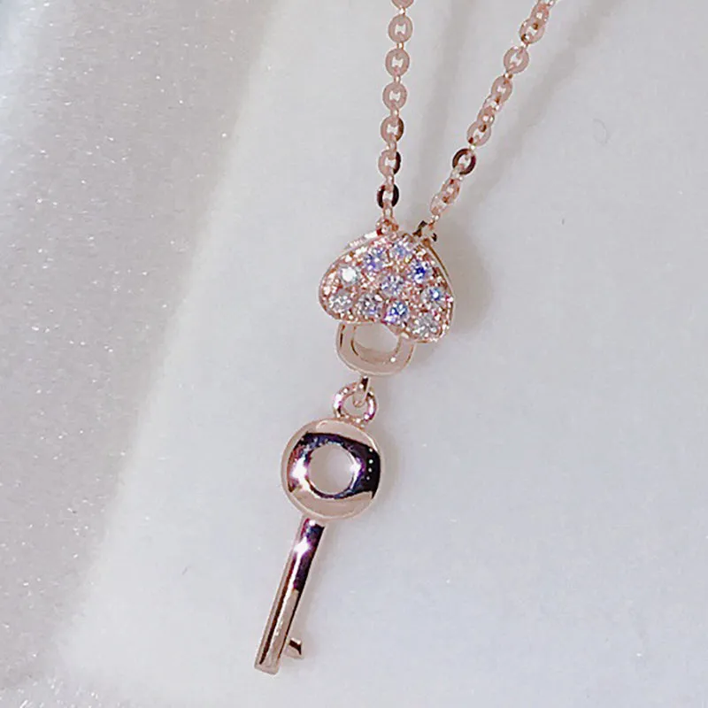 18K Gold 0.07ct Diamond Heart Shaped Hanging Key Pendant Necklace