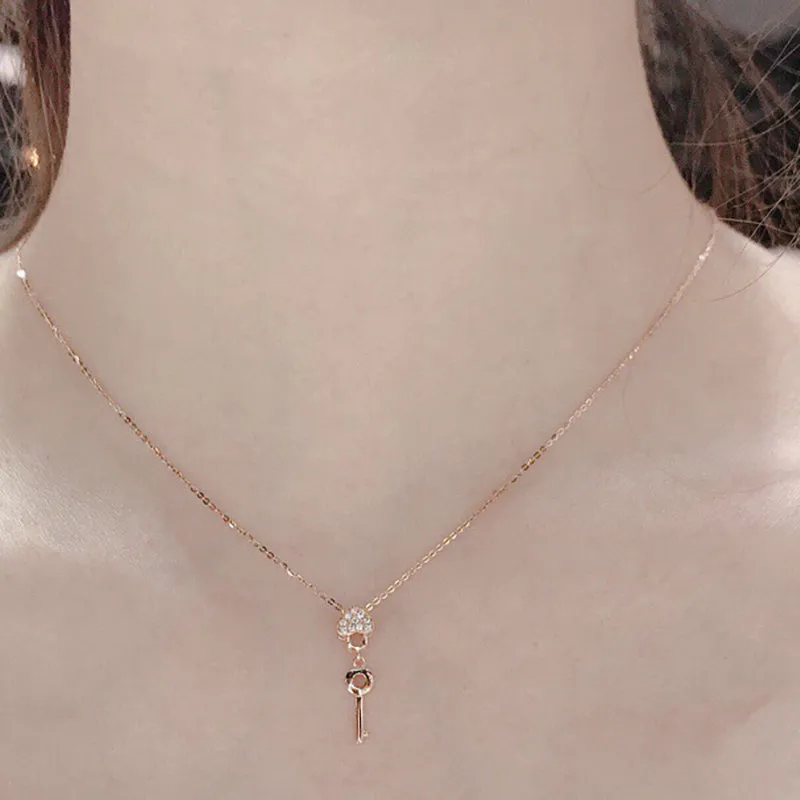 18K Gold 0.07ct Diamond Heart Shaped Hanging Key Pendant Necklace