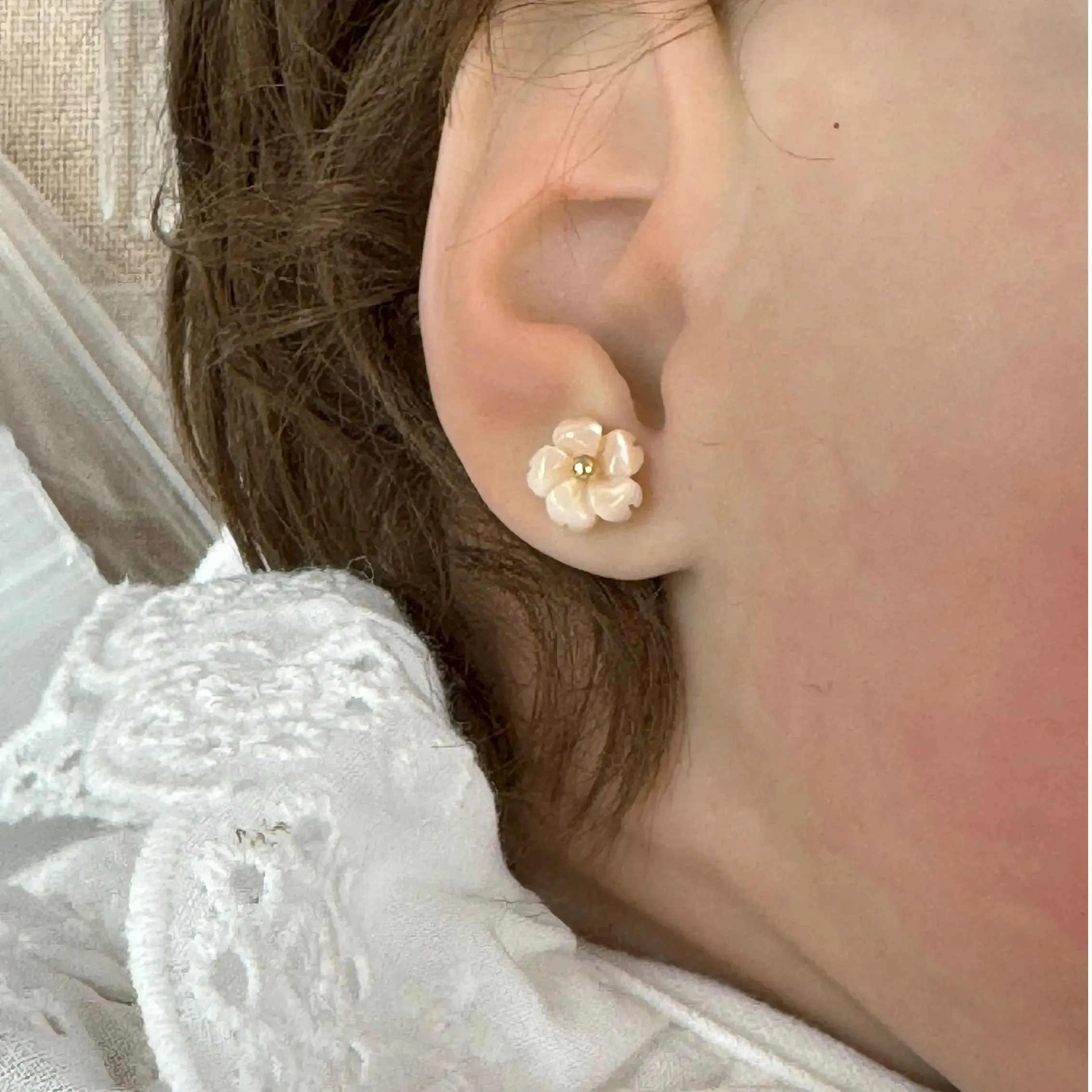18K Gold Pink Mother of Pearl Flower Screwback Earrings