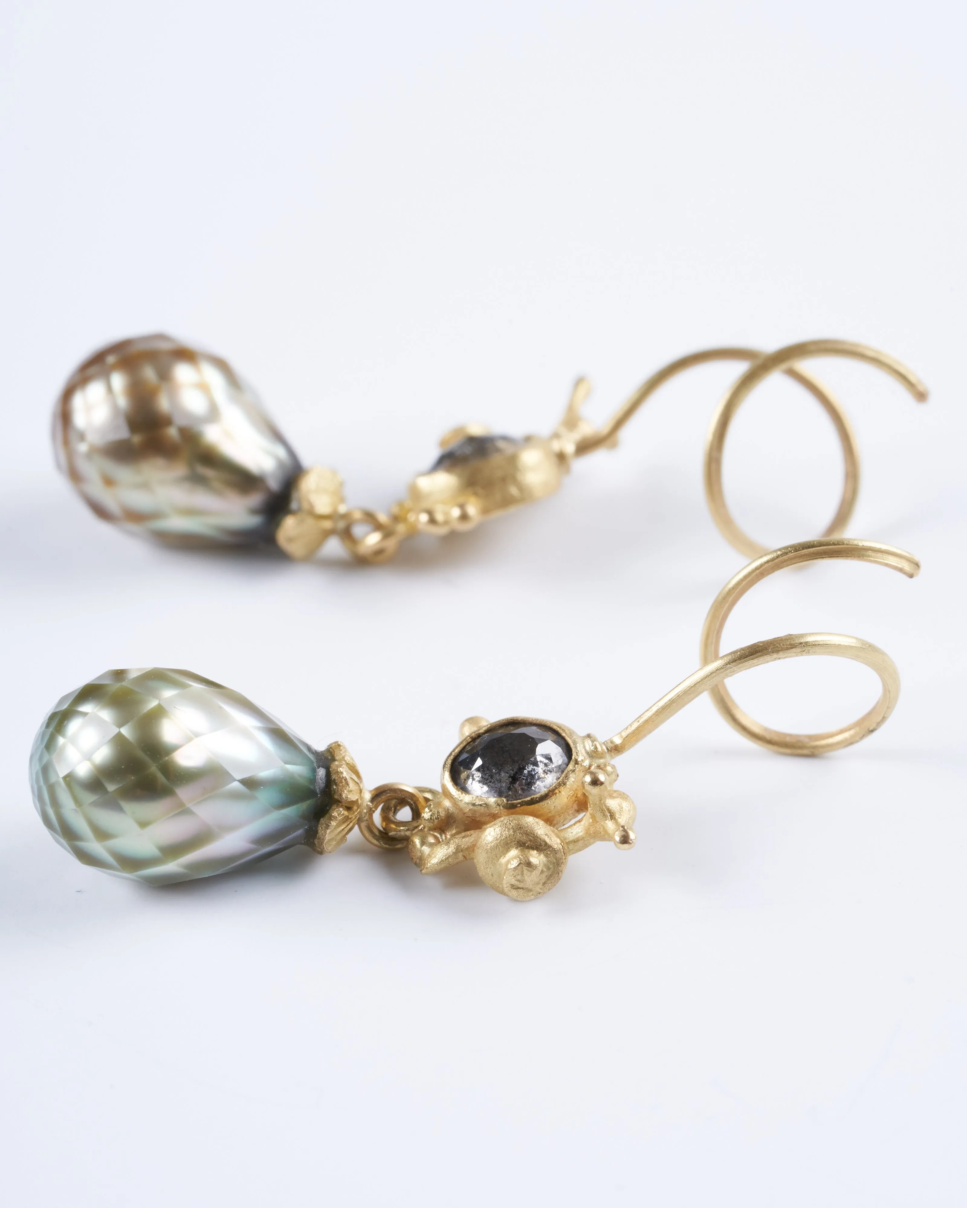 18k yellow gold earrings with salt and pepper diamonds and tahitian pearls - gold