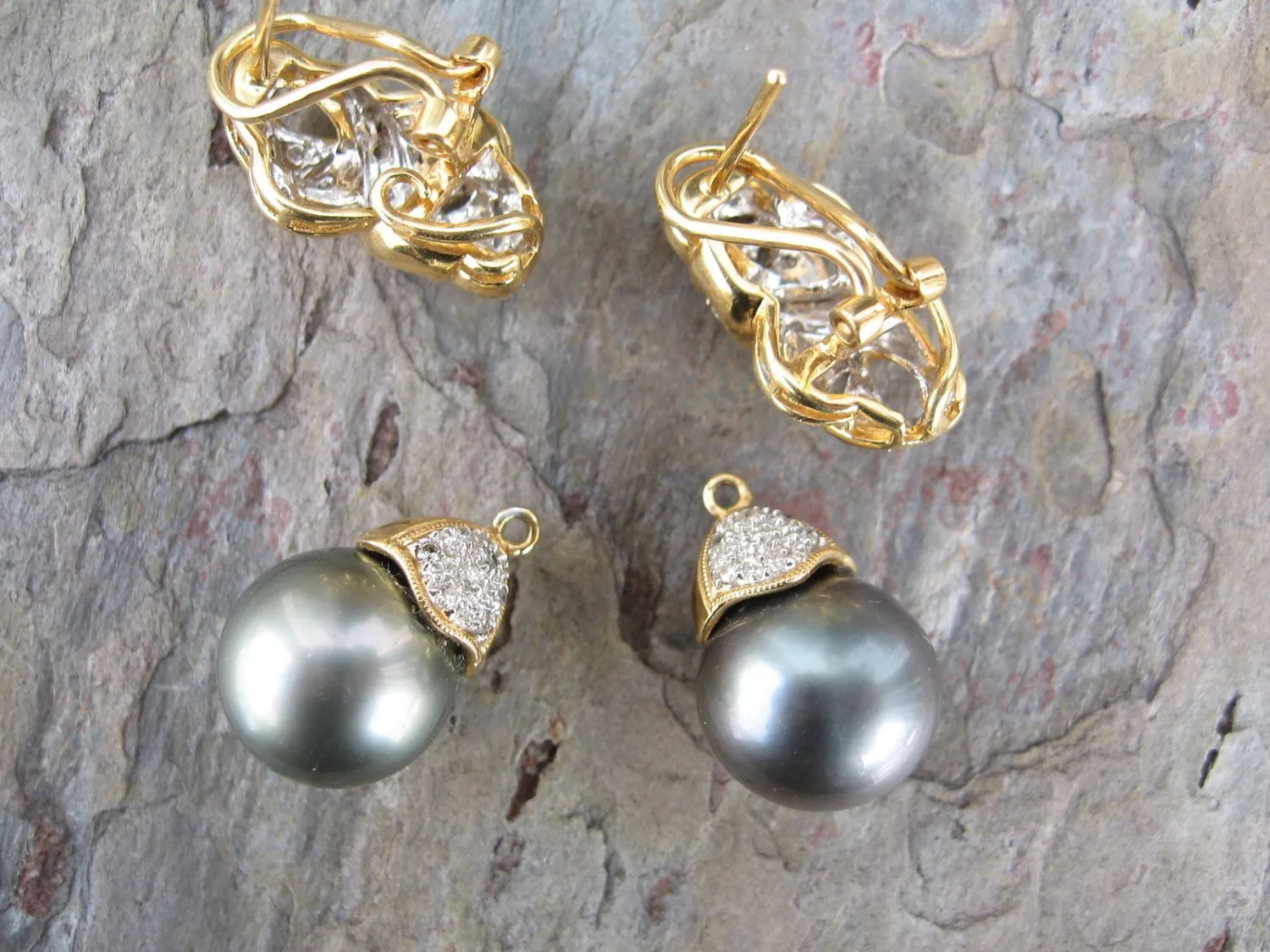 18KT Yellow Gold Pave Diamond    Gray Tahitian Pearl Estate Earrings