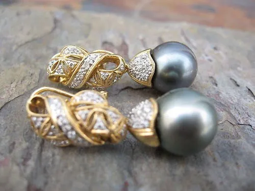 18KT Yellow Gold Pave Diamond    Gray Tahitian Pearl Estate Earrings