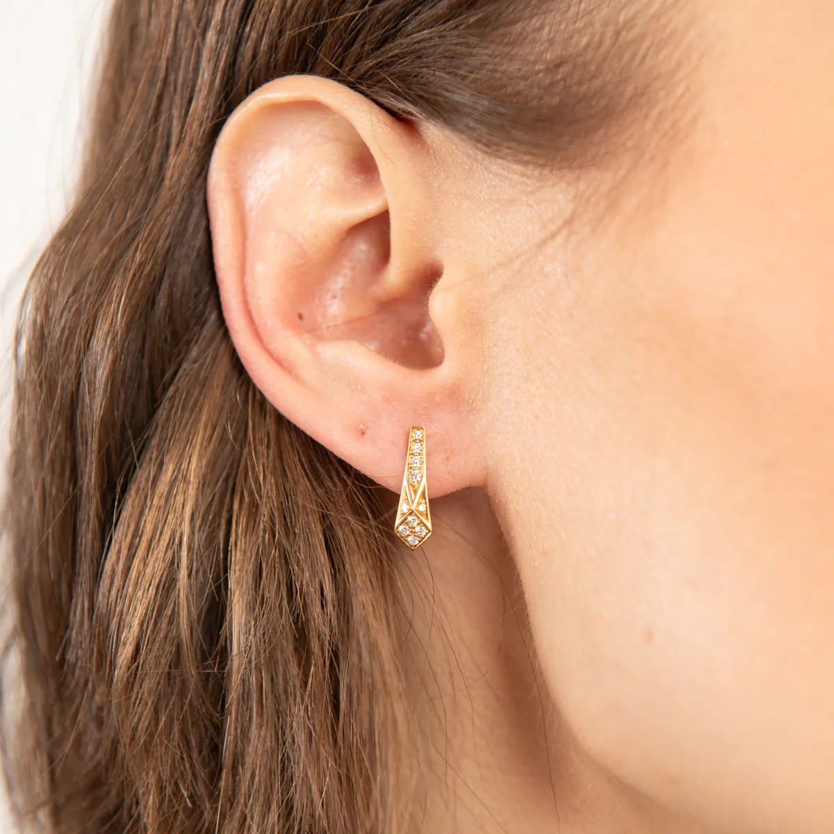 $5500 8Y WEBSTER 0.20* TW DIA, MOP DOUBLET EARRINGS