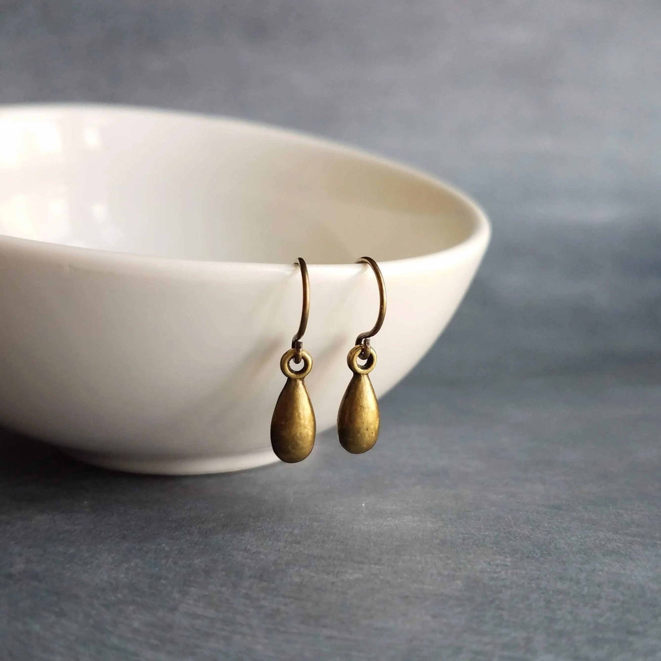 Antique Brass Drop Earrings, small drop earrings, simple teardrop earring, little bronze drop earring, rustic dangle earring, dainty earring