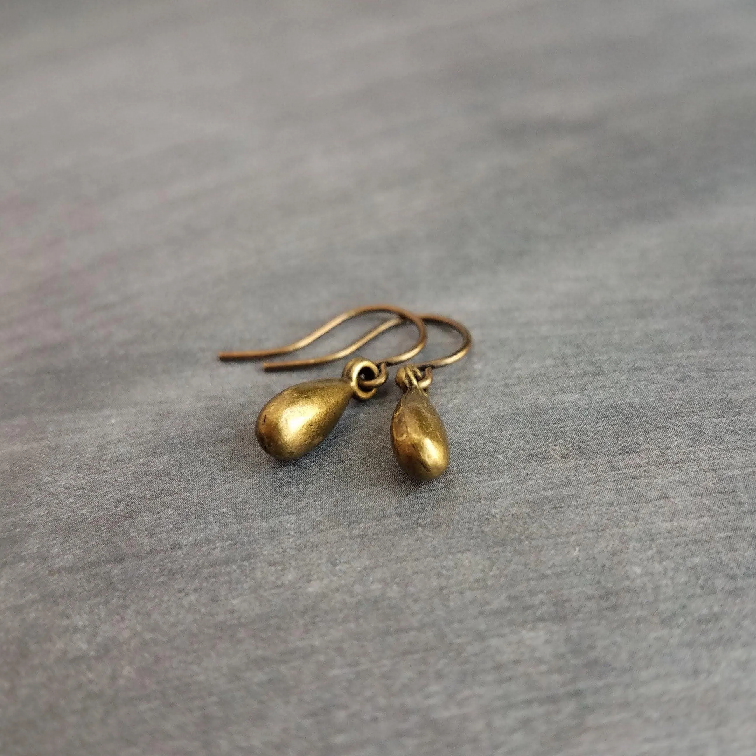 Antique Brass Drop Earrings, small drop earrings, simple teardrop earring, little bronze drop earring, rustic dangle earring, dainty earring