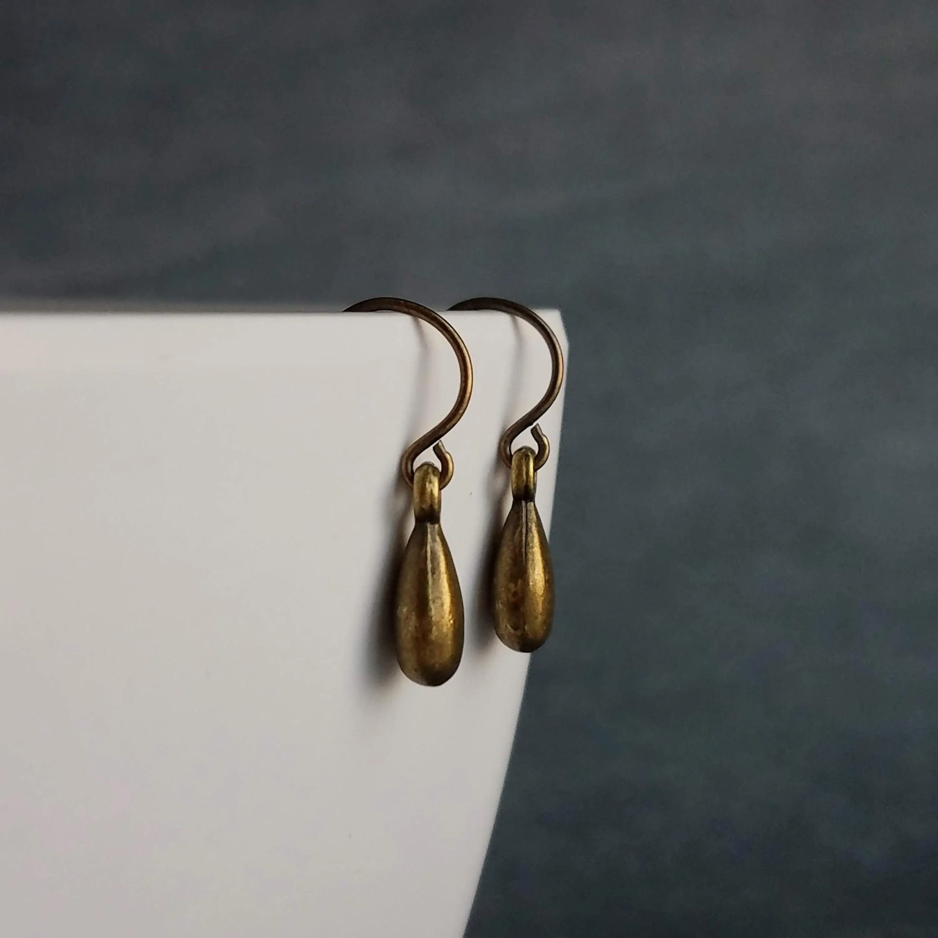 Antique Brass Drop Earrings, small drop earrings, simple teardrop earring, little bronze drop earring, rustic dangle earring, dainty earring