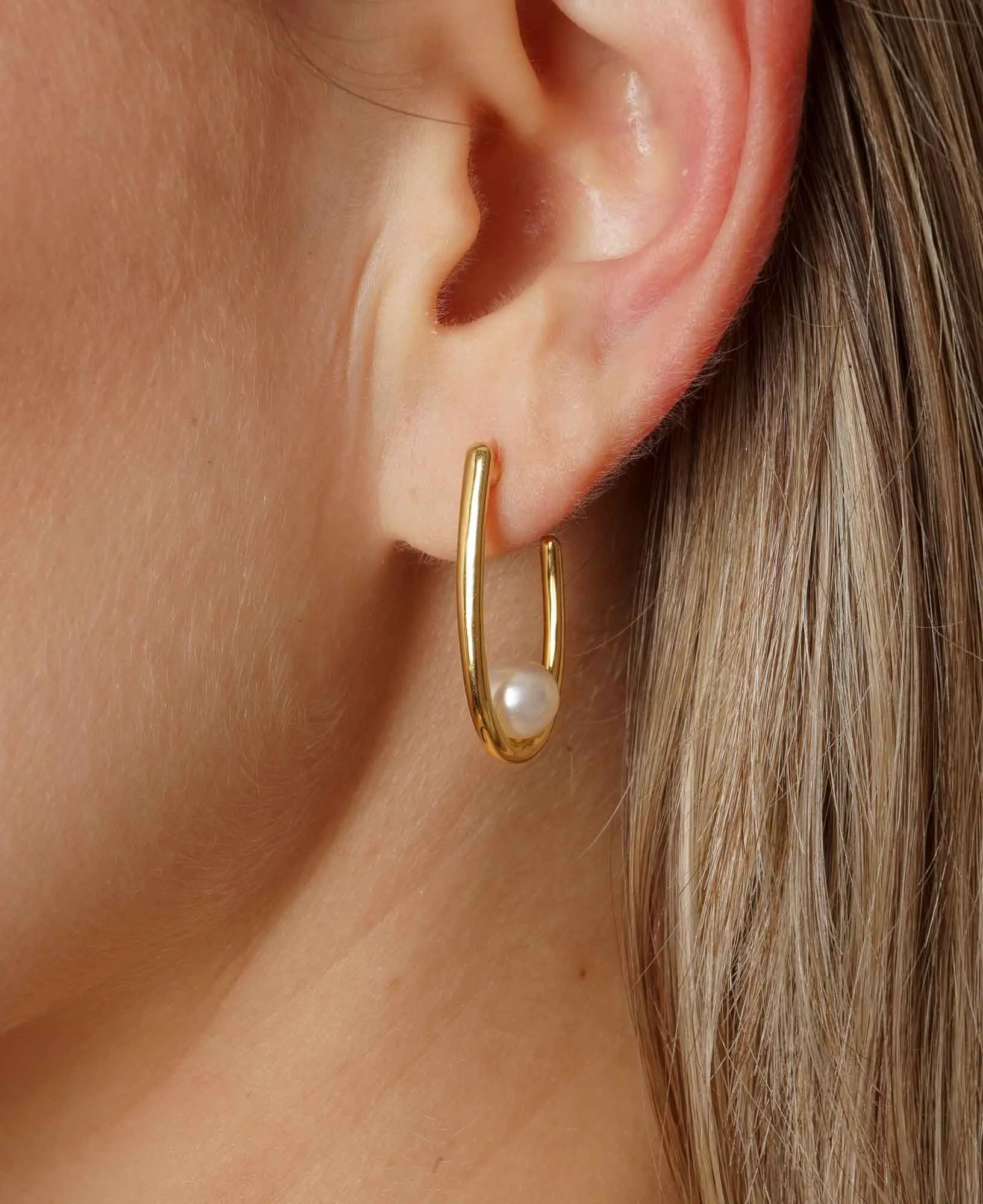 Aurelie Pearl Hoop Earrings