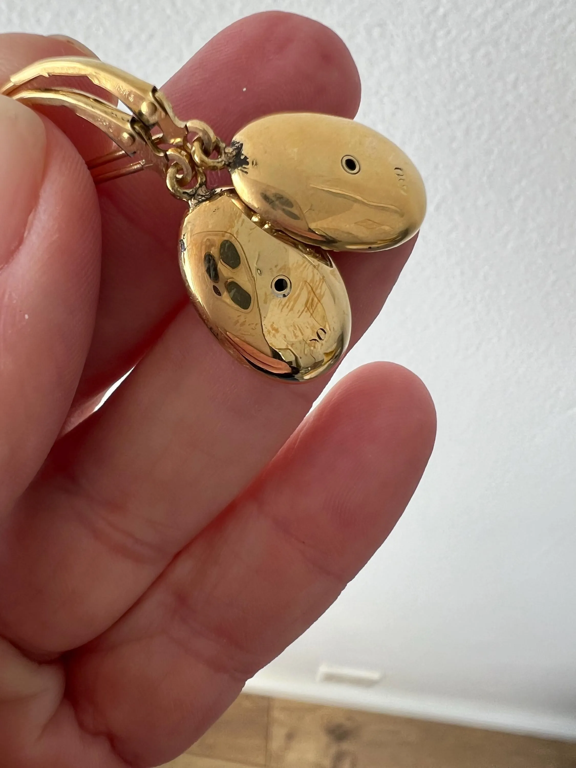 Awesome Vintage 18K Yellow Gold Mother of Pearl and Diamond Dangle Earrings.