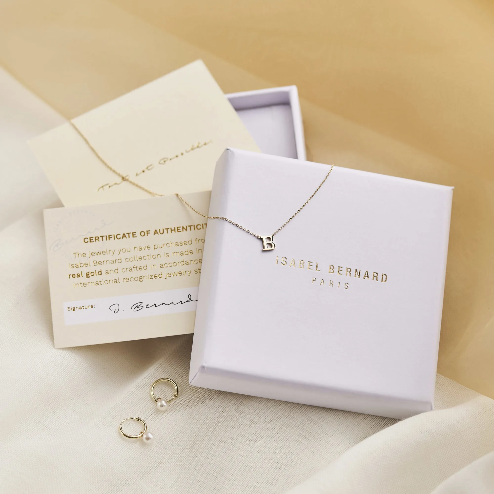 Cadeau d'Isabel 14 karat gold cube charm with heart and gold necklace gift set