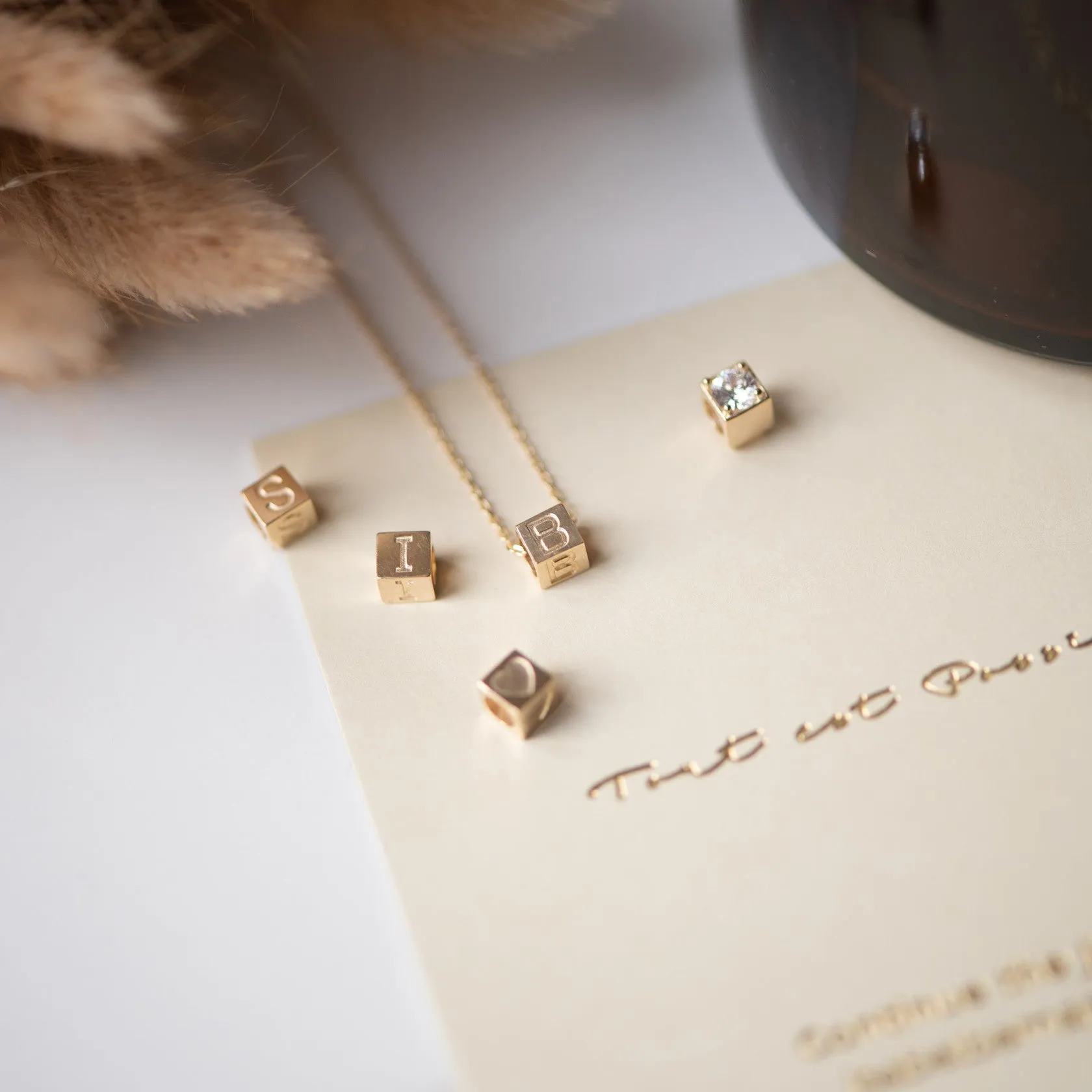 Cadeau d'Isabel 14 karat gold cube charm with heart and gold necklace gift set