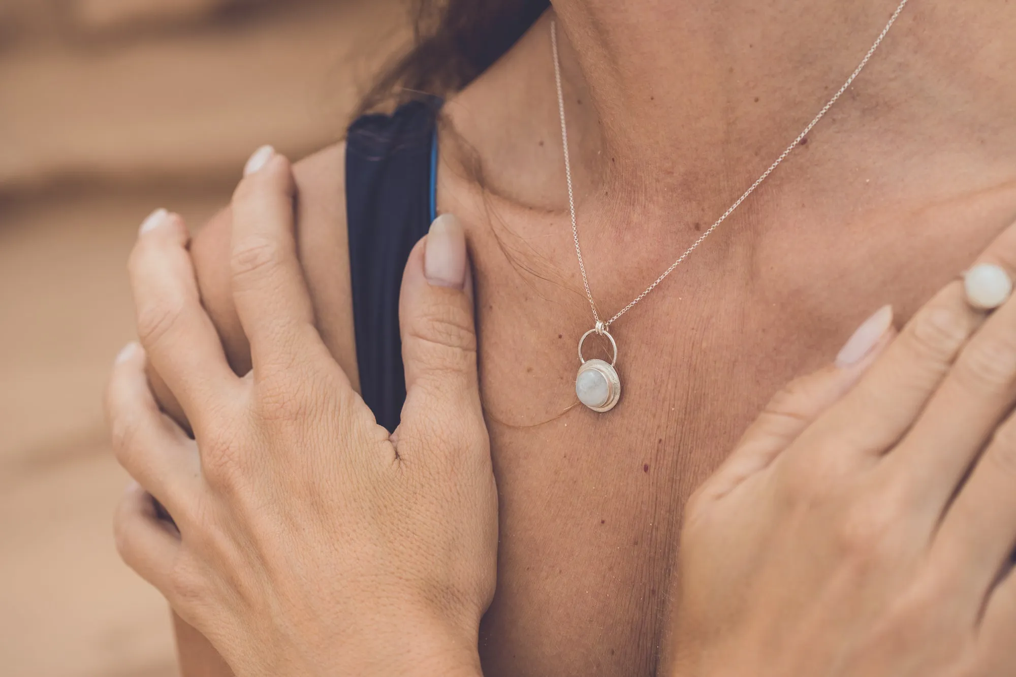 CRYSTAL SILVER NECKLACE