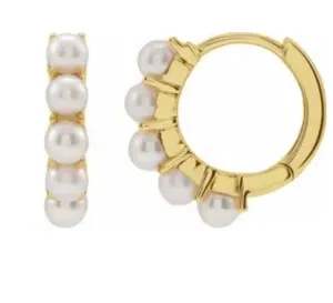 Diana Pearl Huggie