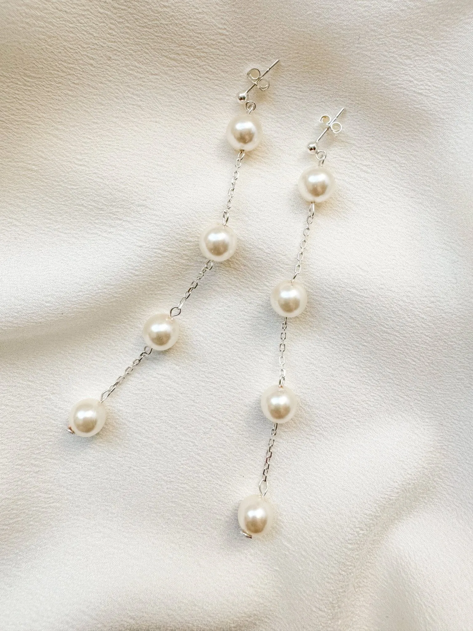 Dorothy Vegan Pearl Long Drop Earrings - Silver/Gold