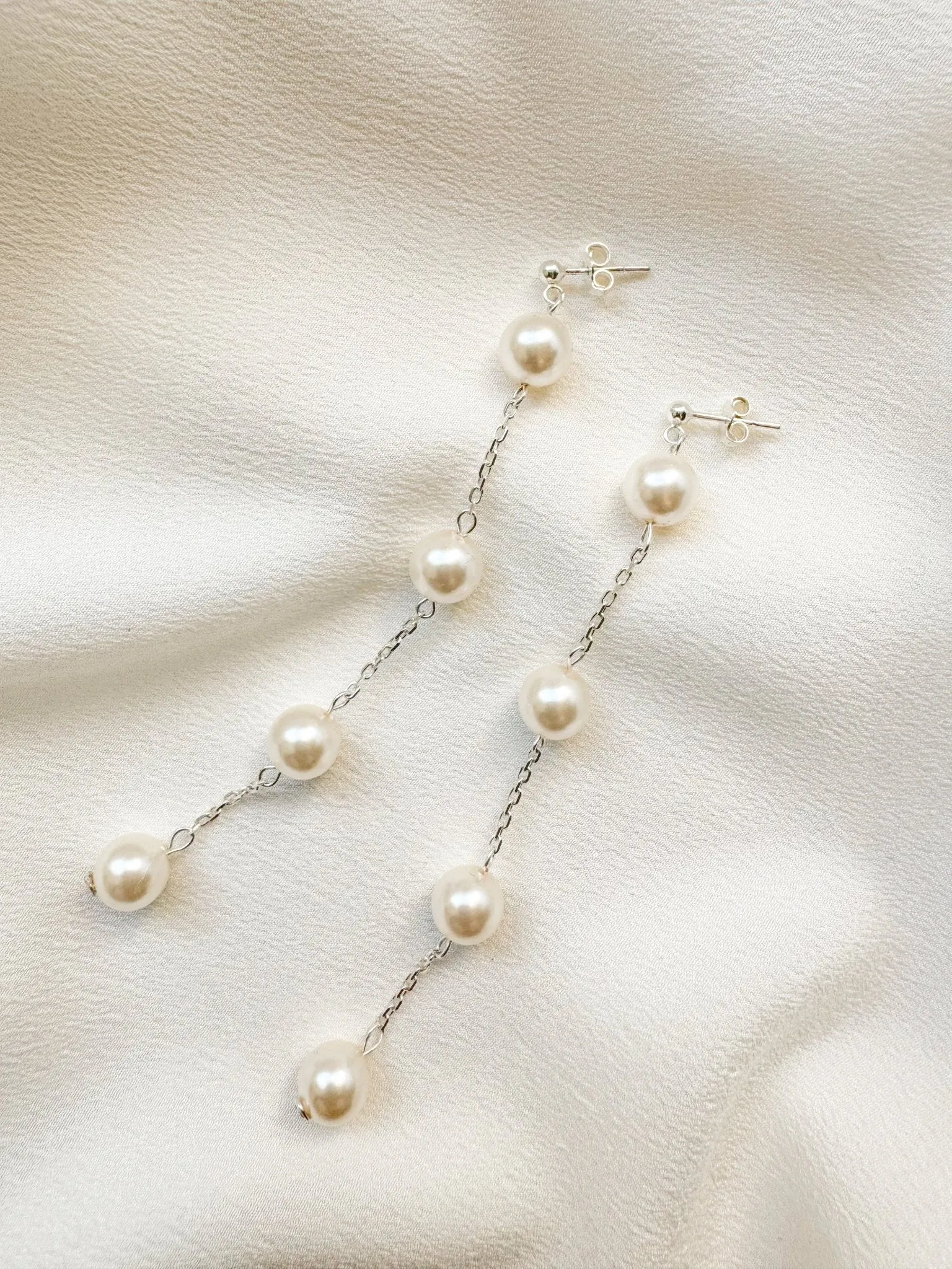 Dorothy Vegan Pearl Long Drop Earrings - Silver/Gold