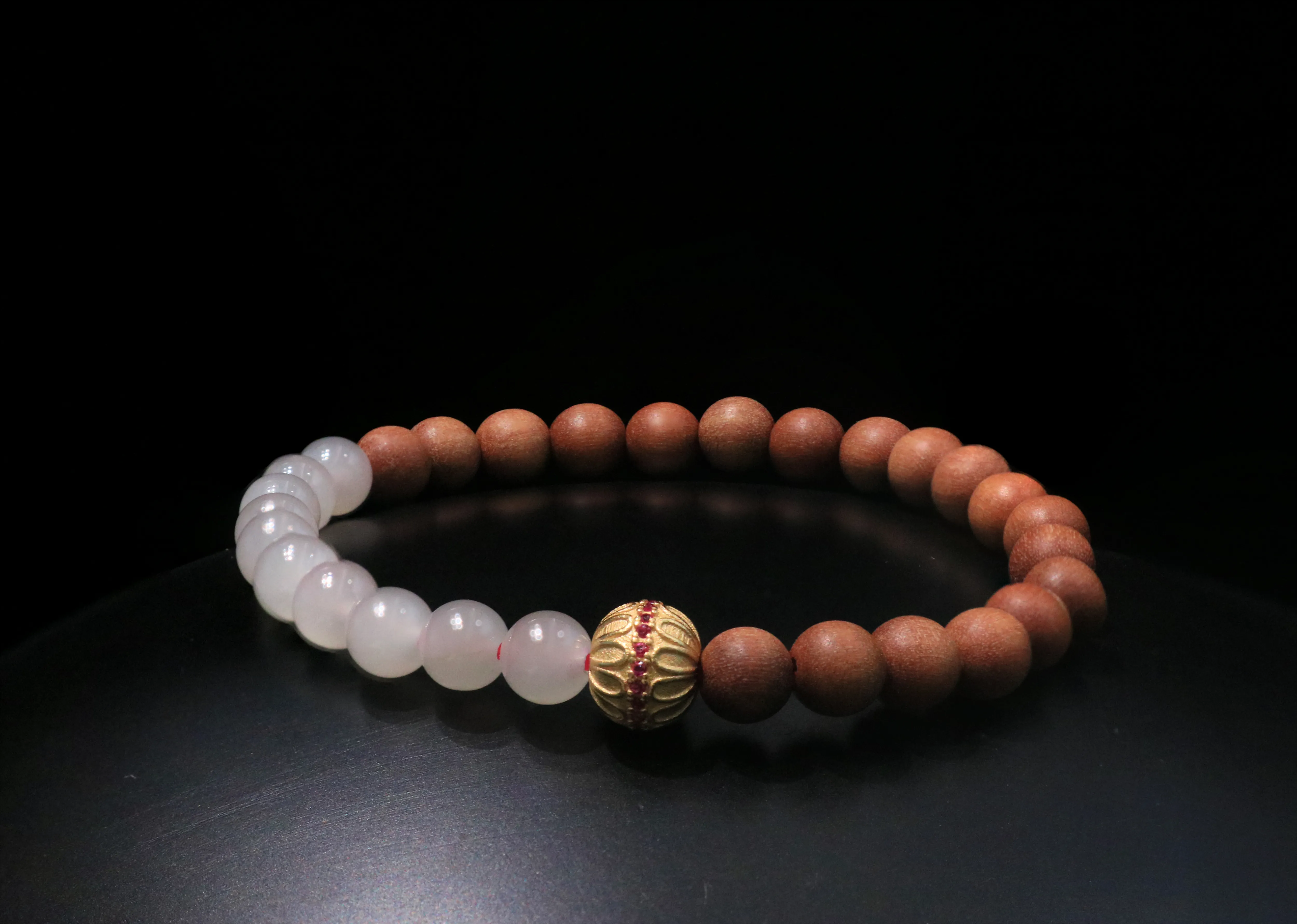 Exquisite Sandalwood & Hetian Jade Bracelet: A Blend of Oriental Elegance and Auspiciousness
