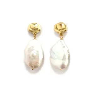 Goldeluxe Jewelry - Cloud Earrings with Baroque Pearl (Brass)