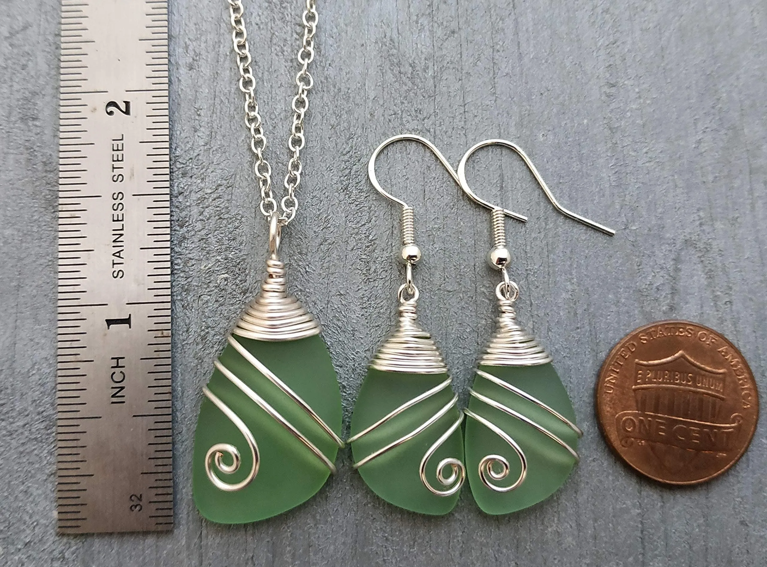 Hawaiian Jewelry Sea Glass Set, Top Wire Peridot Green Necklace Earrings Jewelry Set For Women, Beach Sea Glass Jewelry (August Birthstone)