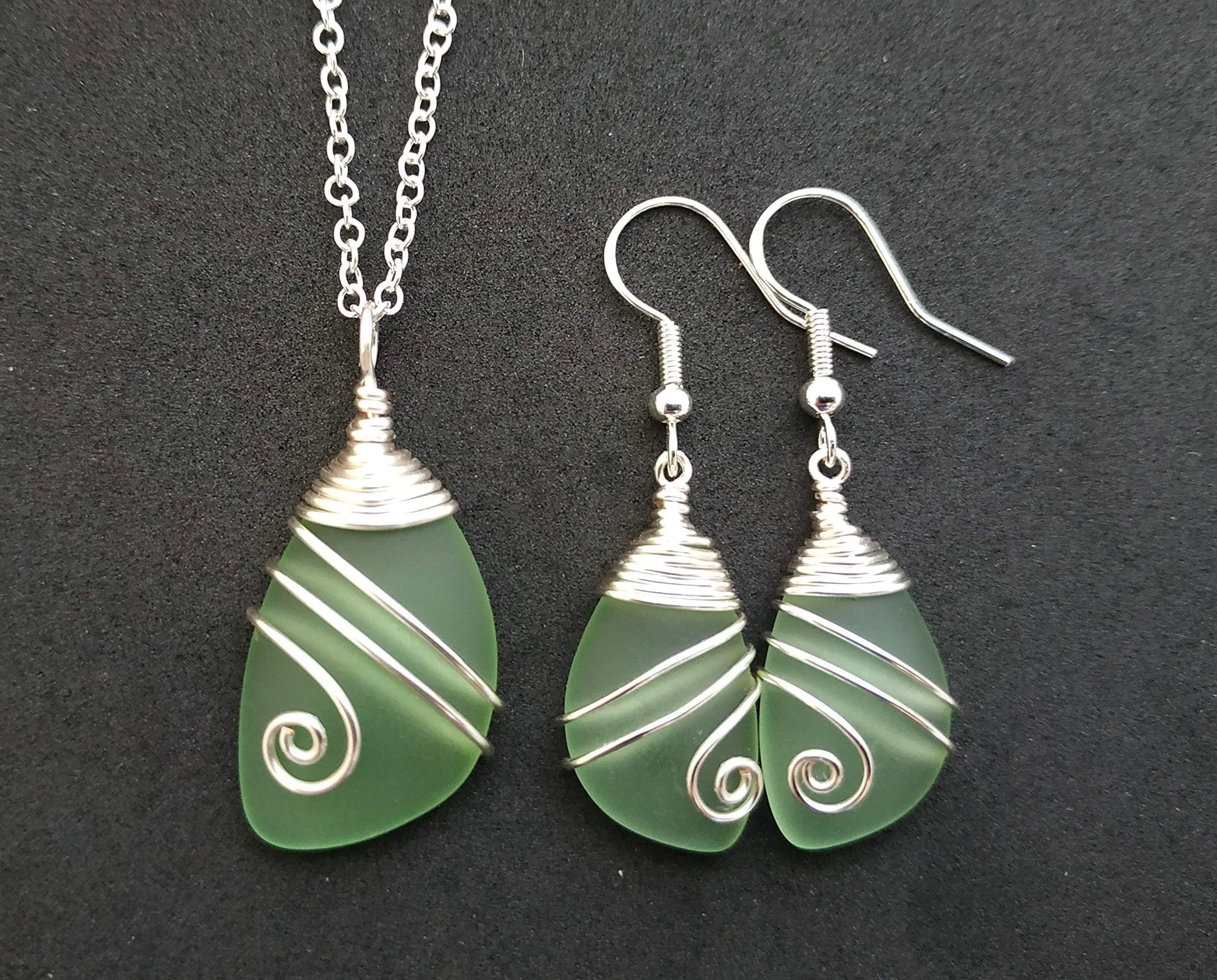Hawaiian Jewelry Sea Glass Set, Top Wire Peridot Green Necklace Earrings Jewelry Set For Women, Beach Sea Glass Jewelry (August Birthstone)
