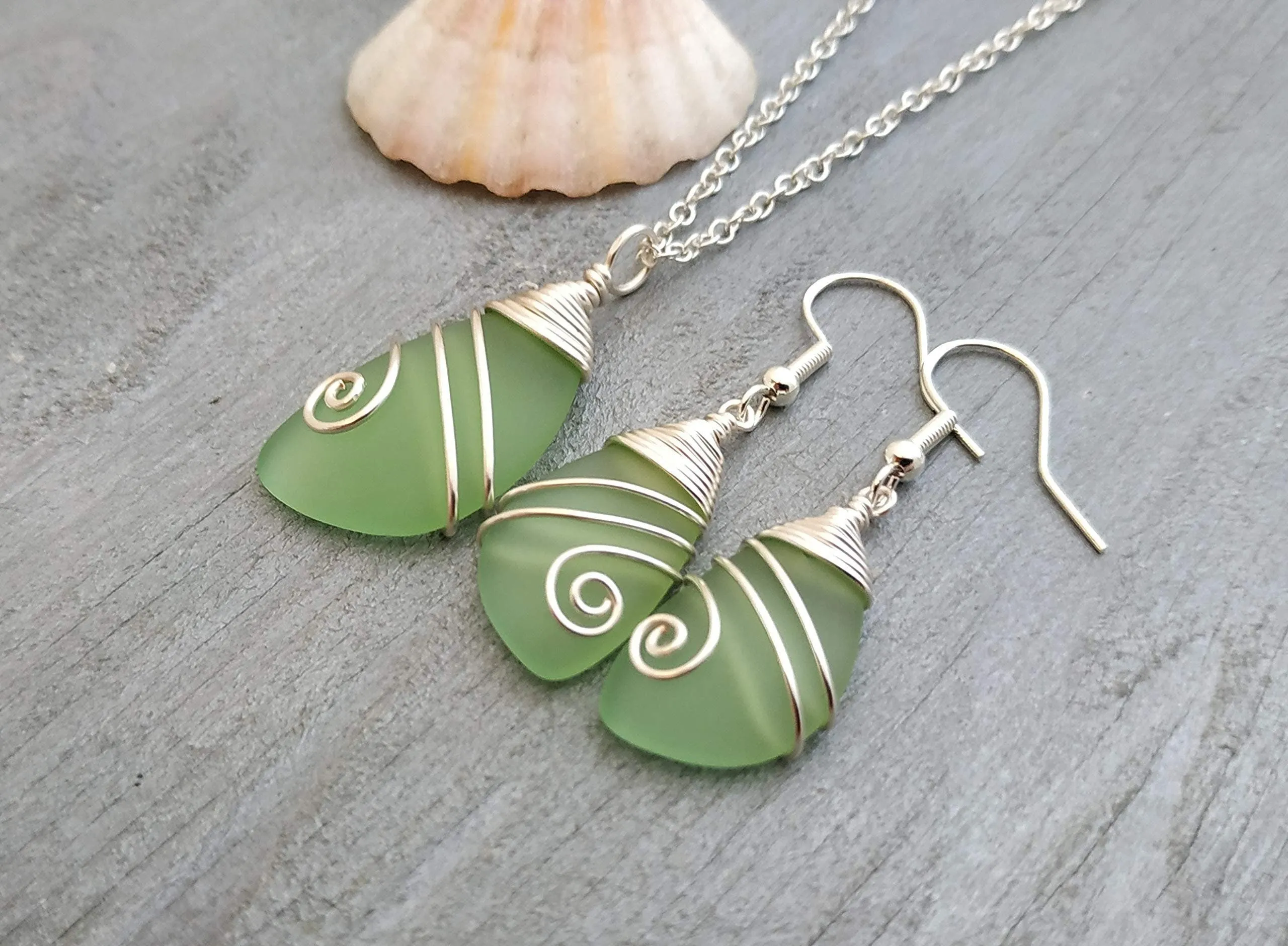 Hawaiian Jewelry Sea Glass Set, Top Wire Peridot Green Necklace Earrings Jewelry Set For Women, Beach Sea Glass Jewelry (August Birthstone)