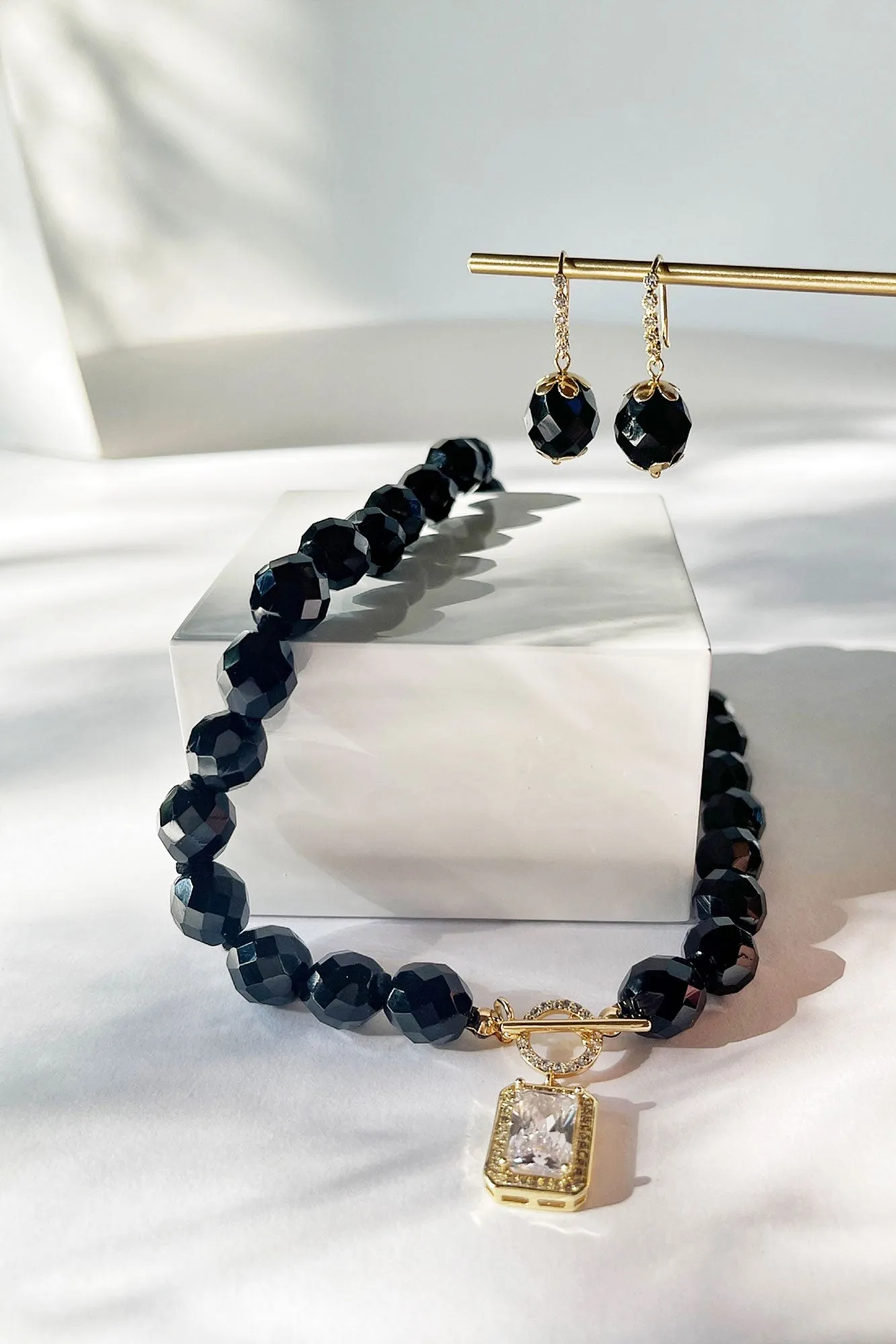 Leni Earrings in Noir