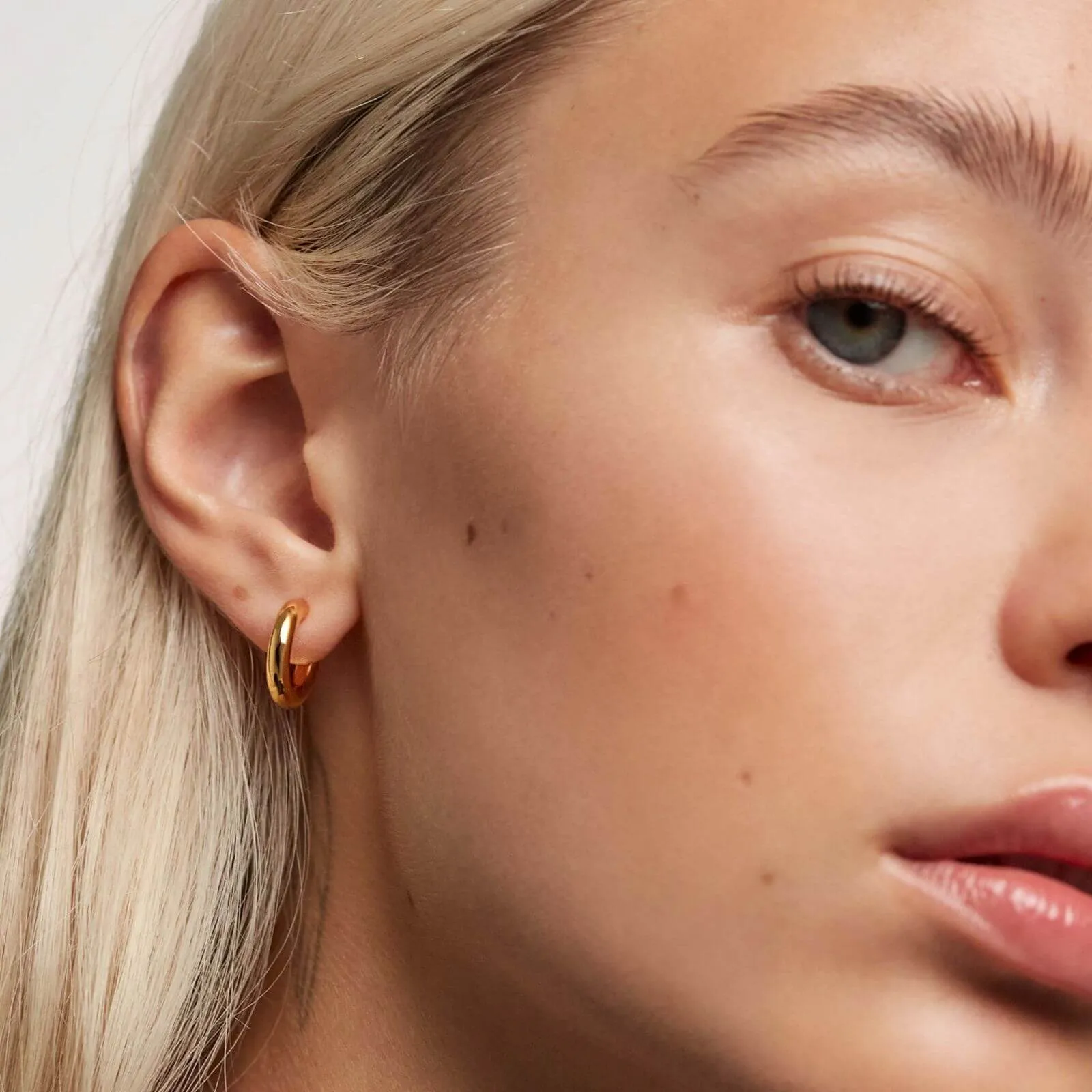 PDPAOLA Gold Cloud Hoop Earrings - Small