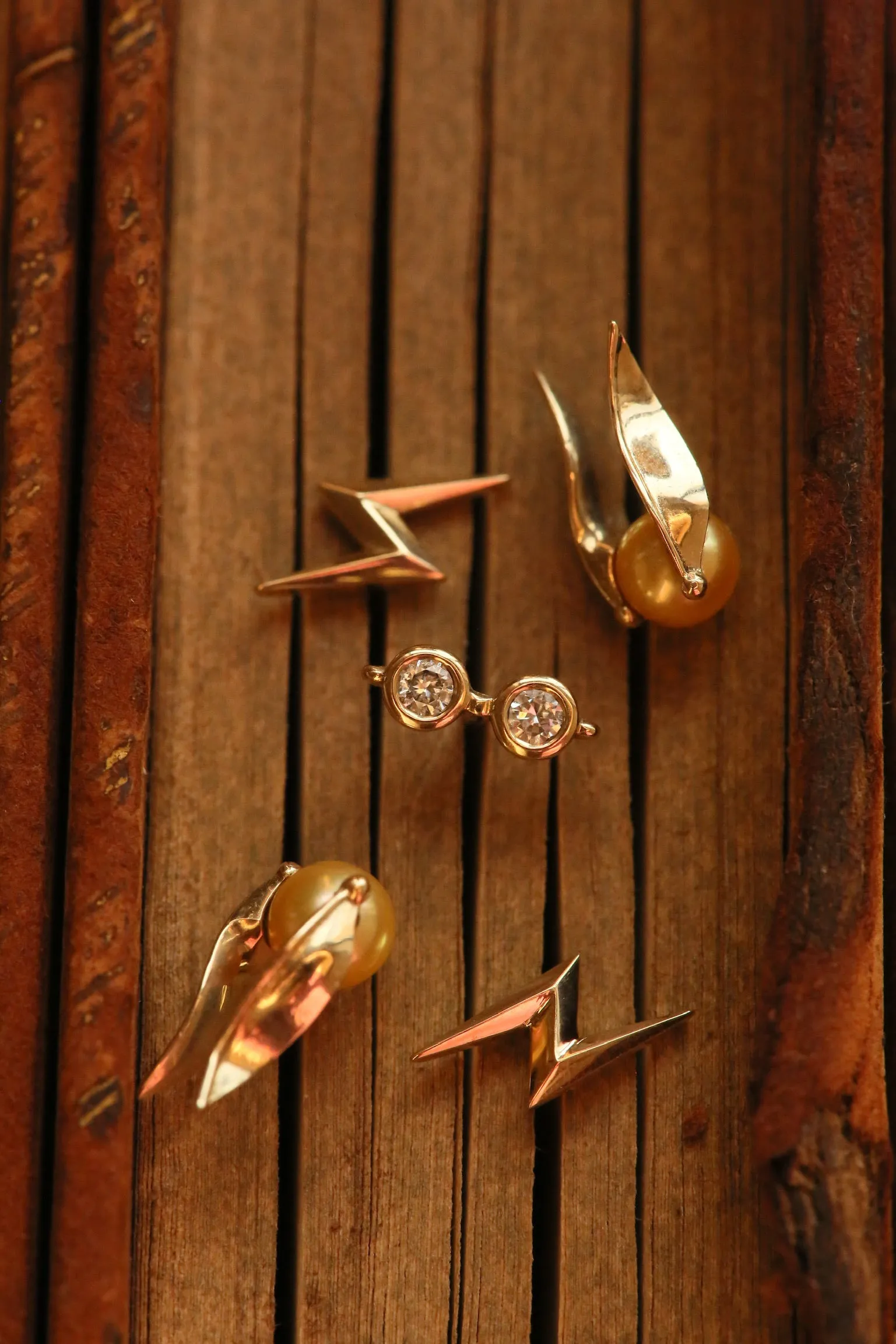 (Pre-Order) Golden Pearl Snitch Earrings