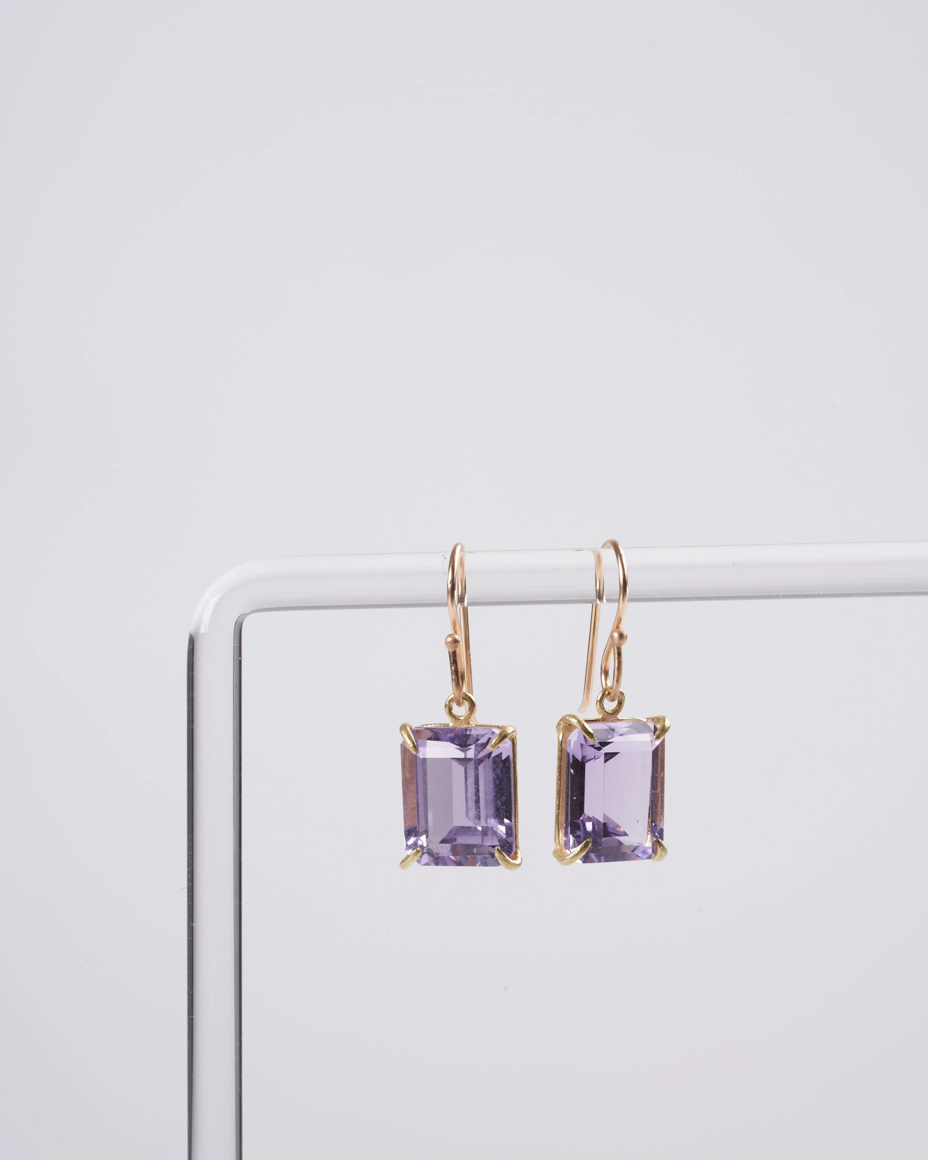 small emerald cut faceted lavender amethyst earrings - 18k gold