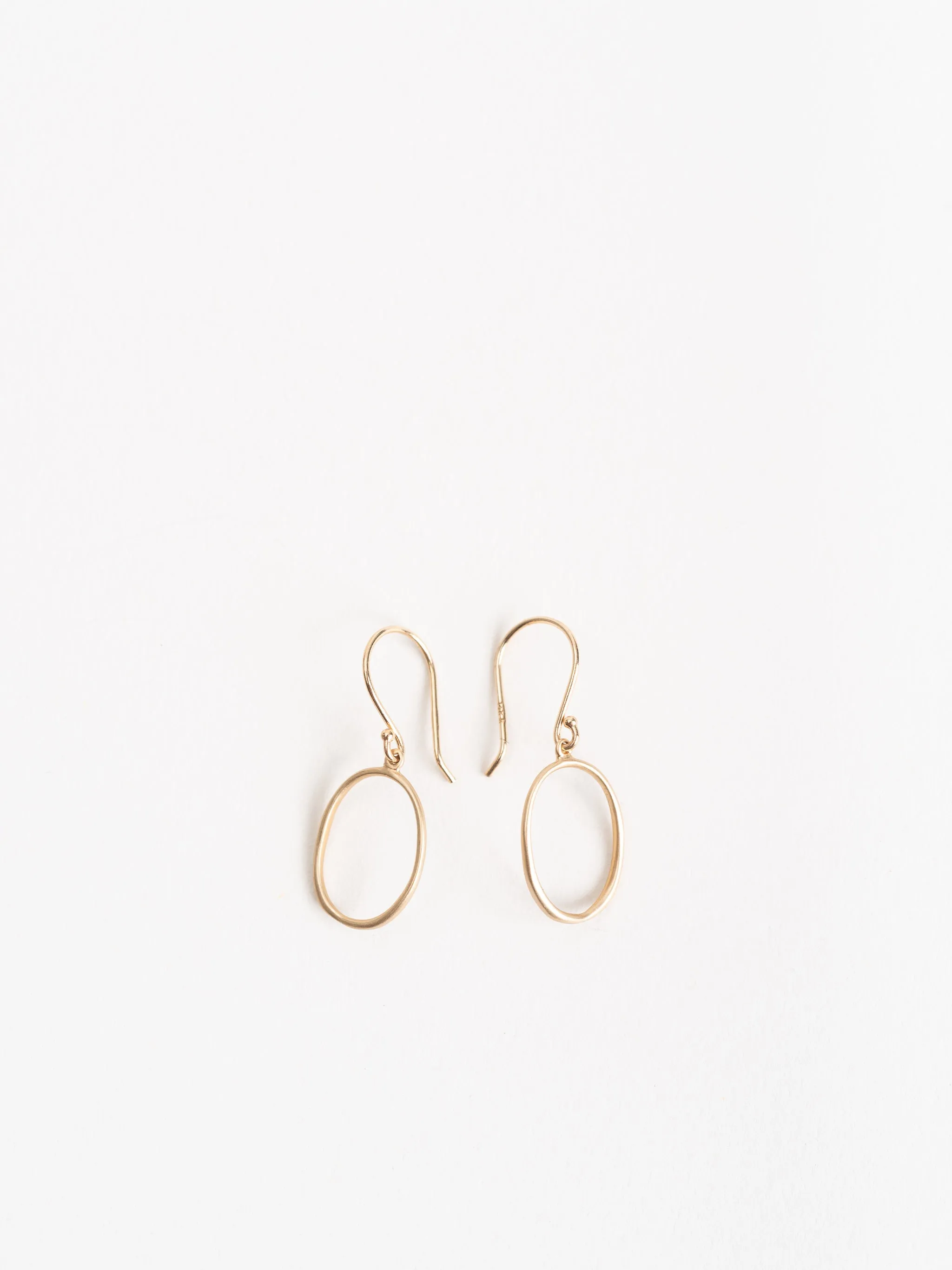 small "0" drop earrings