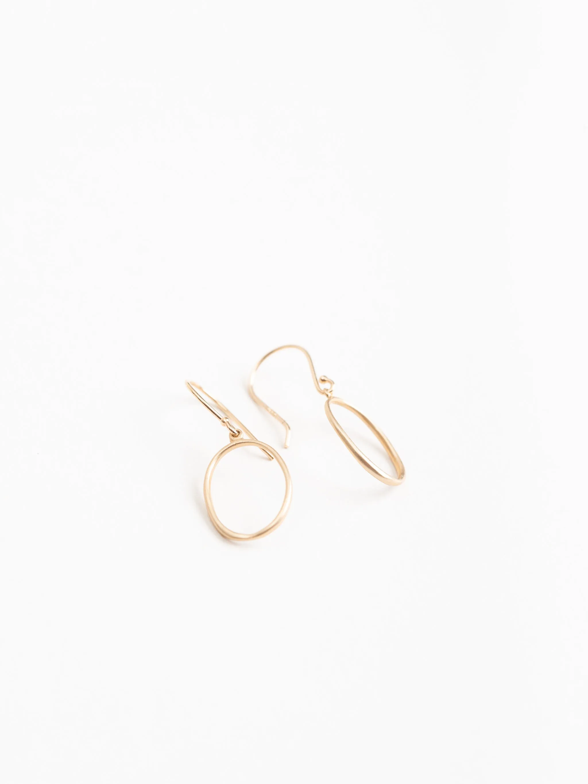 small "0" drop earrings