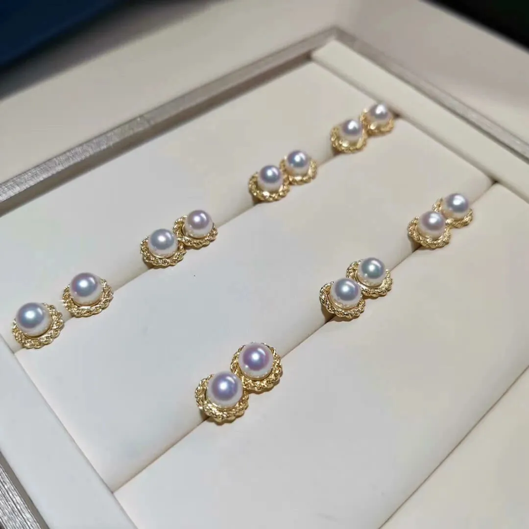 Sparkling 6.5-7.0 mm White Akoya Pearl Stud Earrings Mounted on 18K Yellow Gold