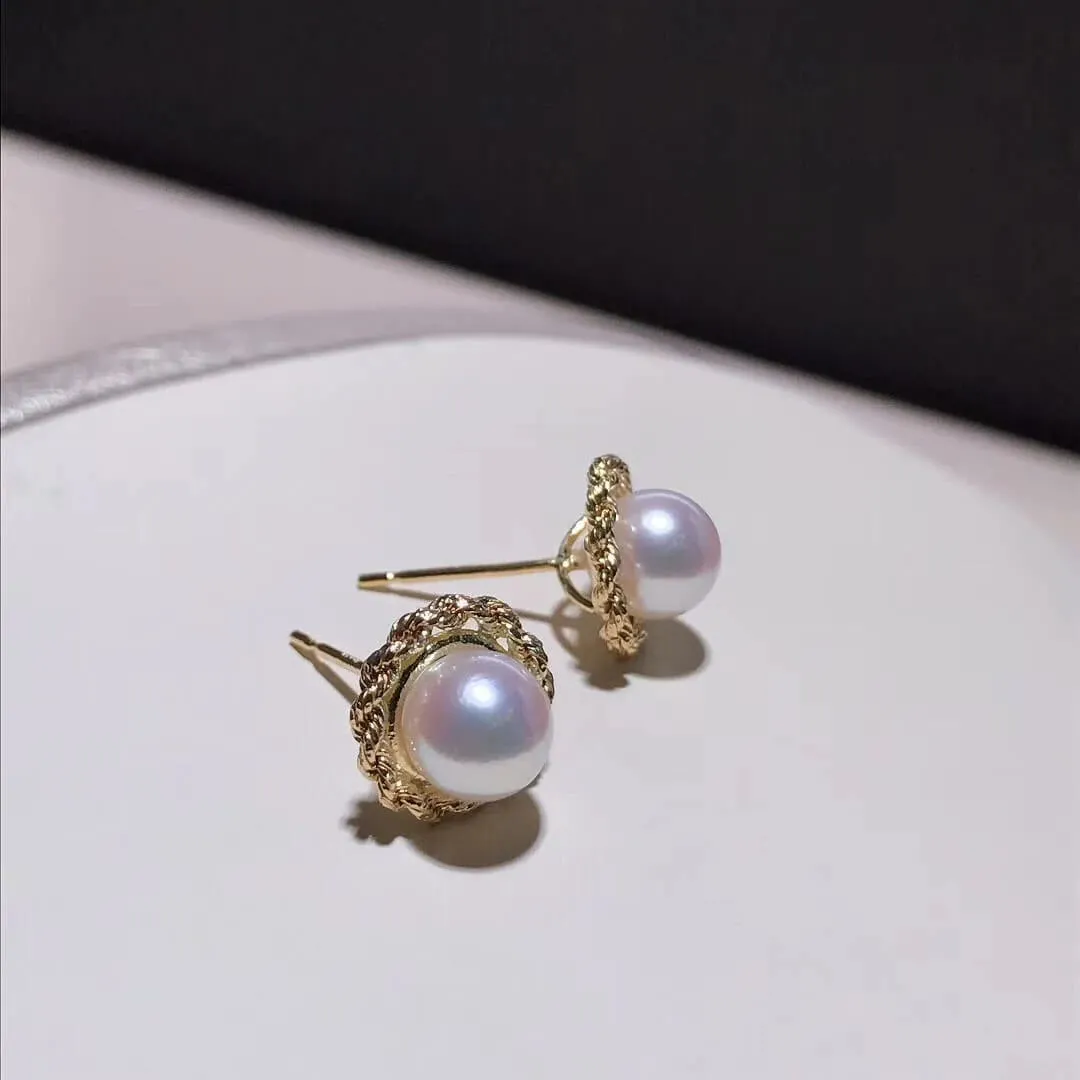 Sparkling 6.5-7.0 mm White Akoya Pearl Stud Earrings Mounted on 18K Yellow Gold