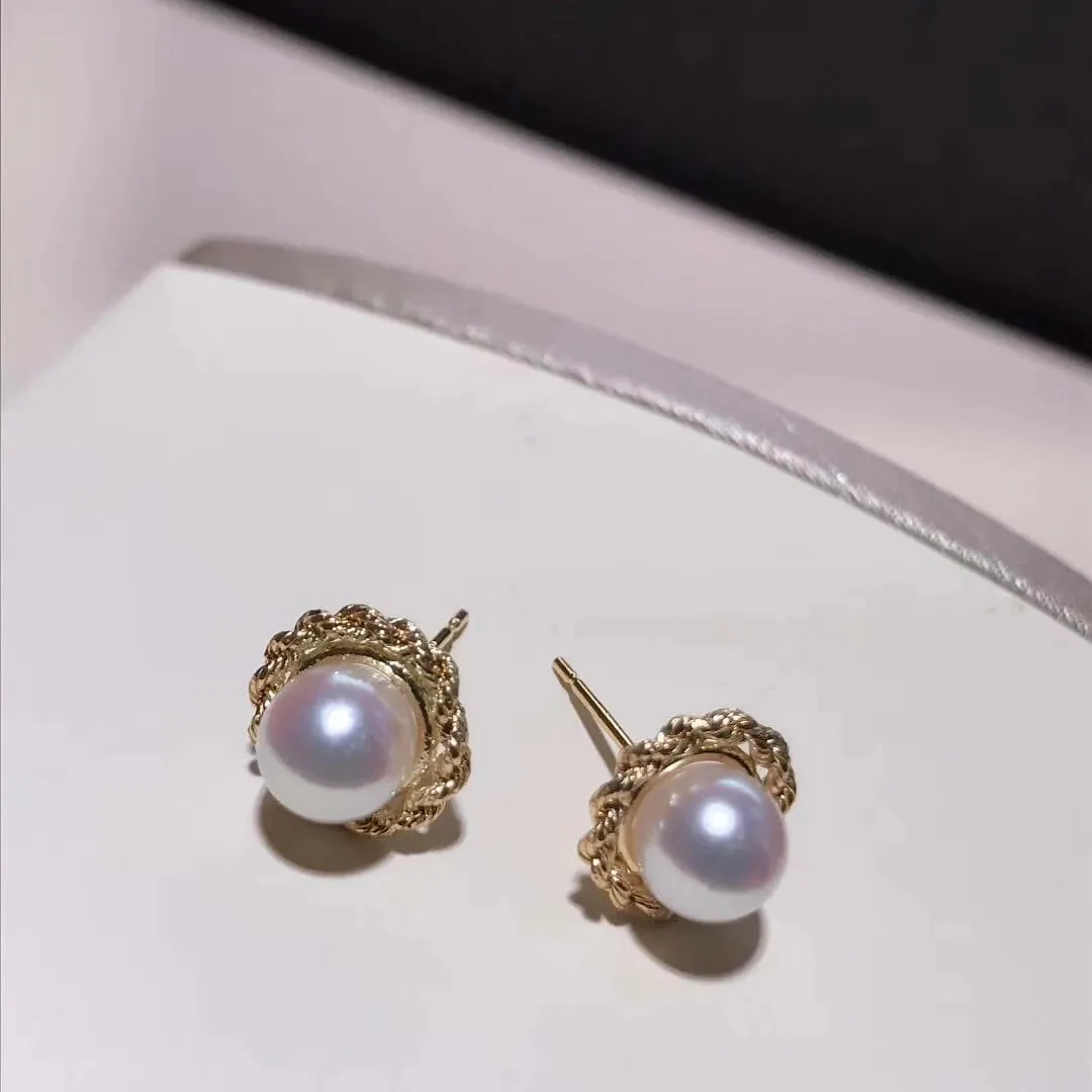 Sparkling 6.5-7.0 mm White Akoya Pearl Stud Earrings Mounted on 18K Yellow Gold