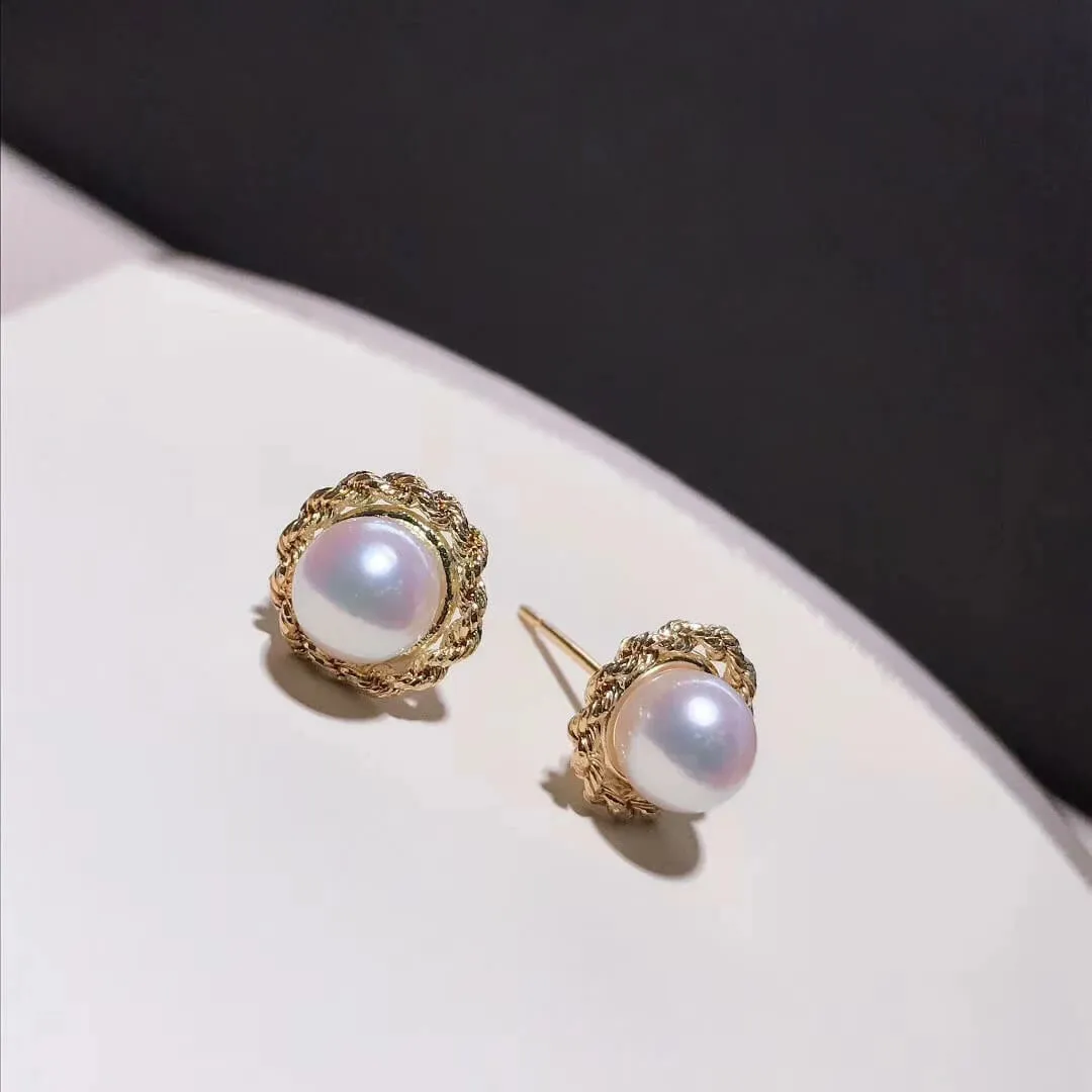 Sparkling 6.5-7.0 mm White Akoya Pearl Stud Earrings Mounted on 18K Yellow Gold