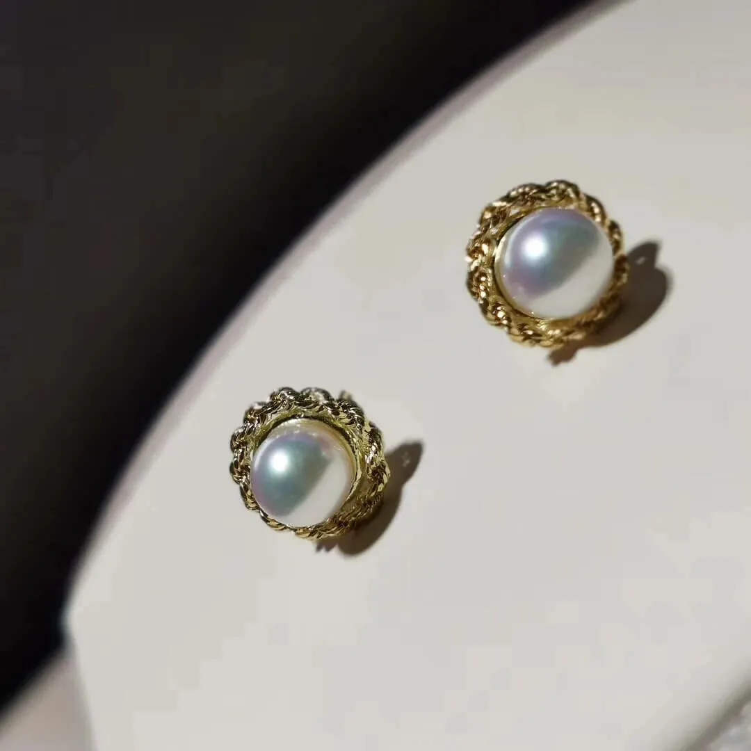 Sparkling 6.5-7.0 mm White Akoya Pearl Stud Earrings Mounted on 18K Yellow Gold
