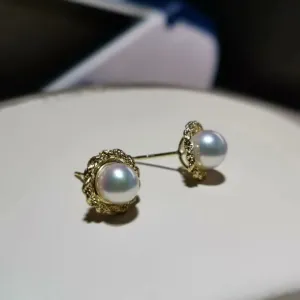Sparkling 6.5-7.0 mm White Akoya Pearl Stud Earrings Mounted on 18K Yellow Gold