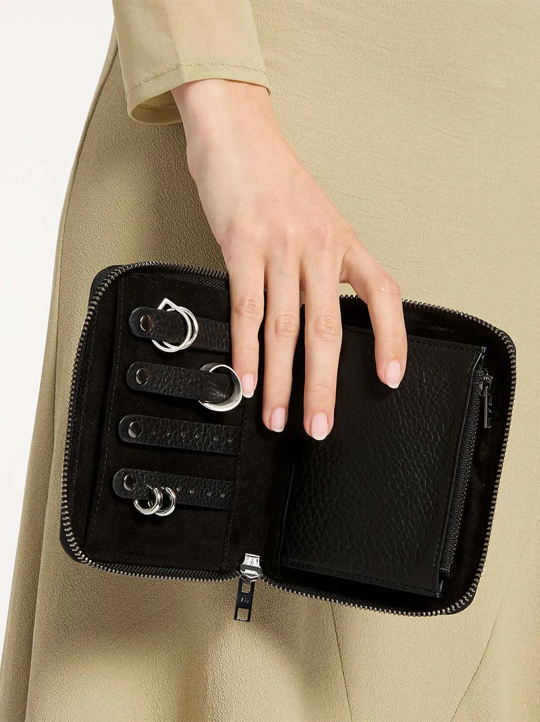 Status Anxiety - Change Always Comes Jewellery Case - Black