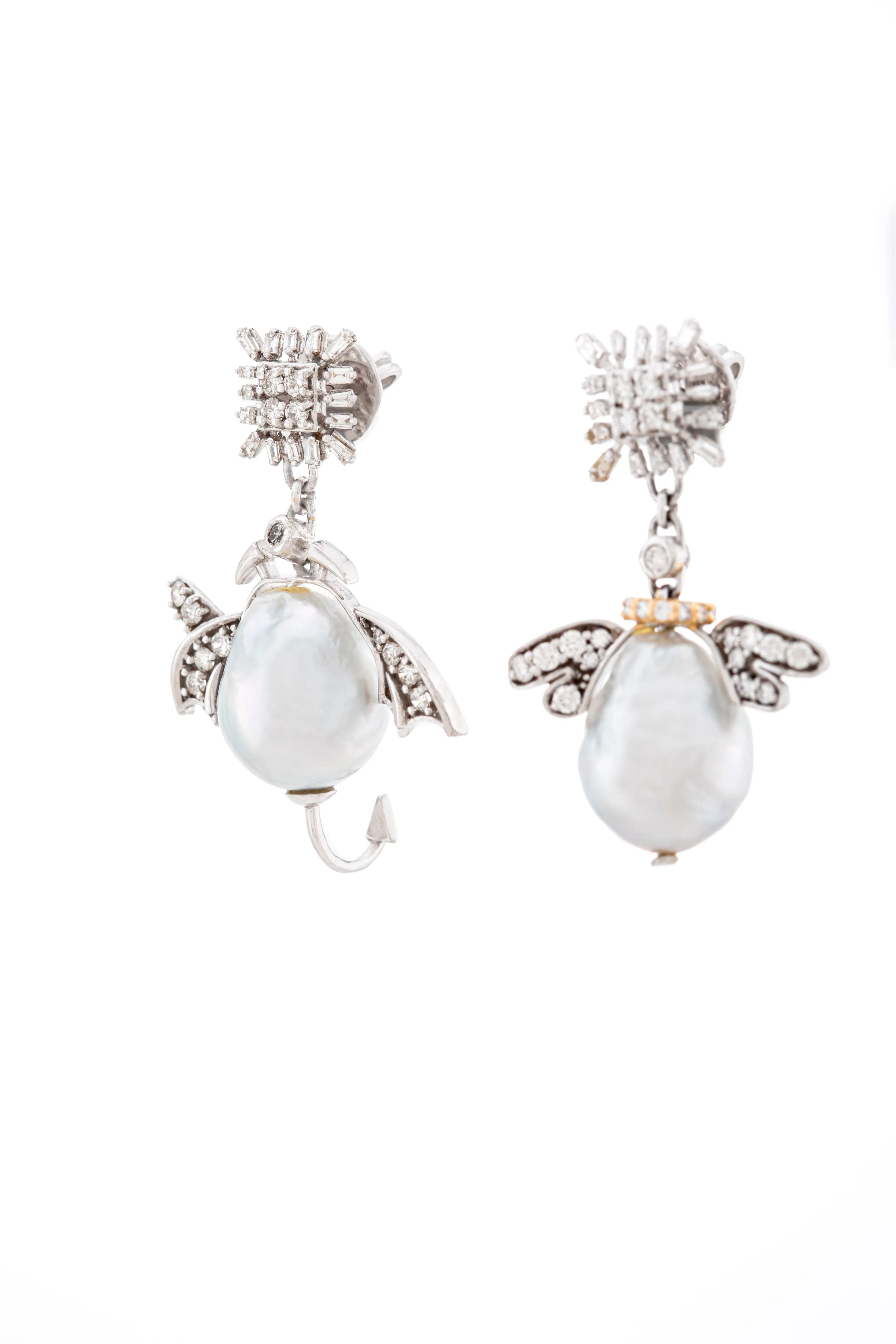 Studio Tara   I   Earrings 18K White Gold With Diamonds And South Sea Baroque Pearl  Length 30Mm And Width 15Mm  ER3738