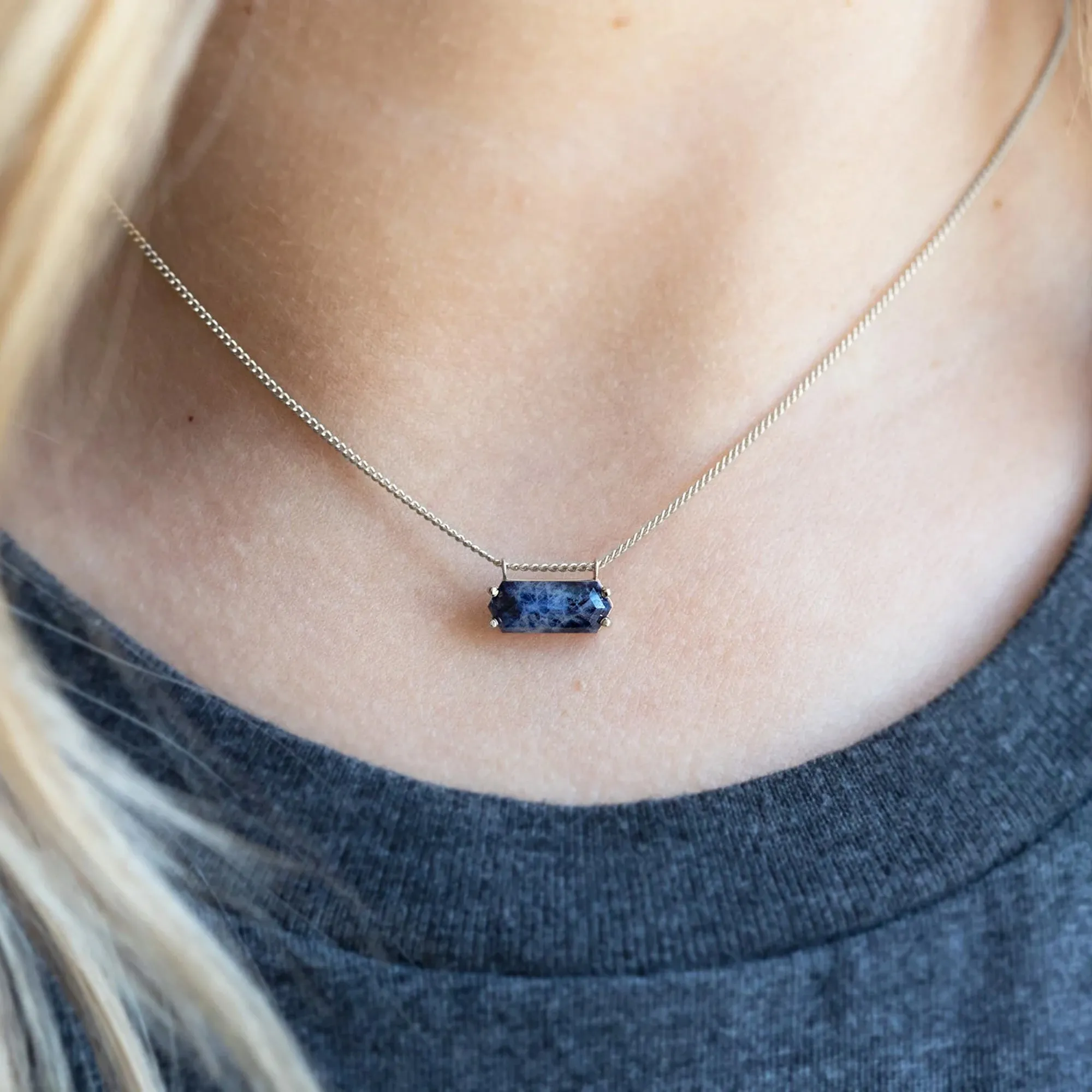 The Raw Sapphire Hexagon Necklace | 10K White Gold