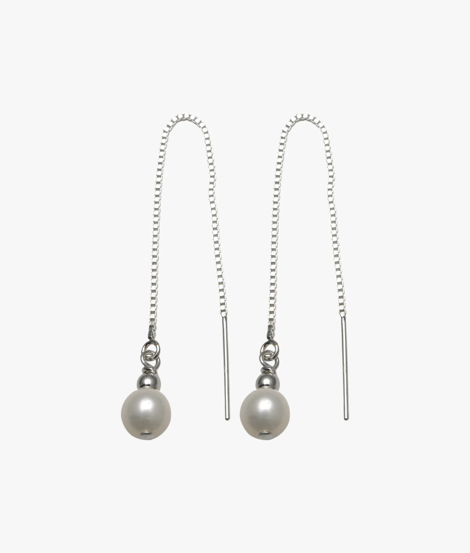 Thread earrings with pearl