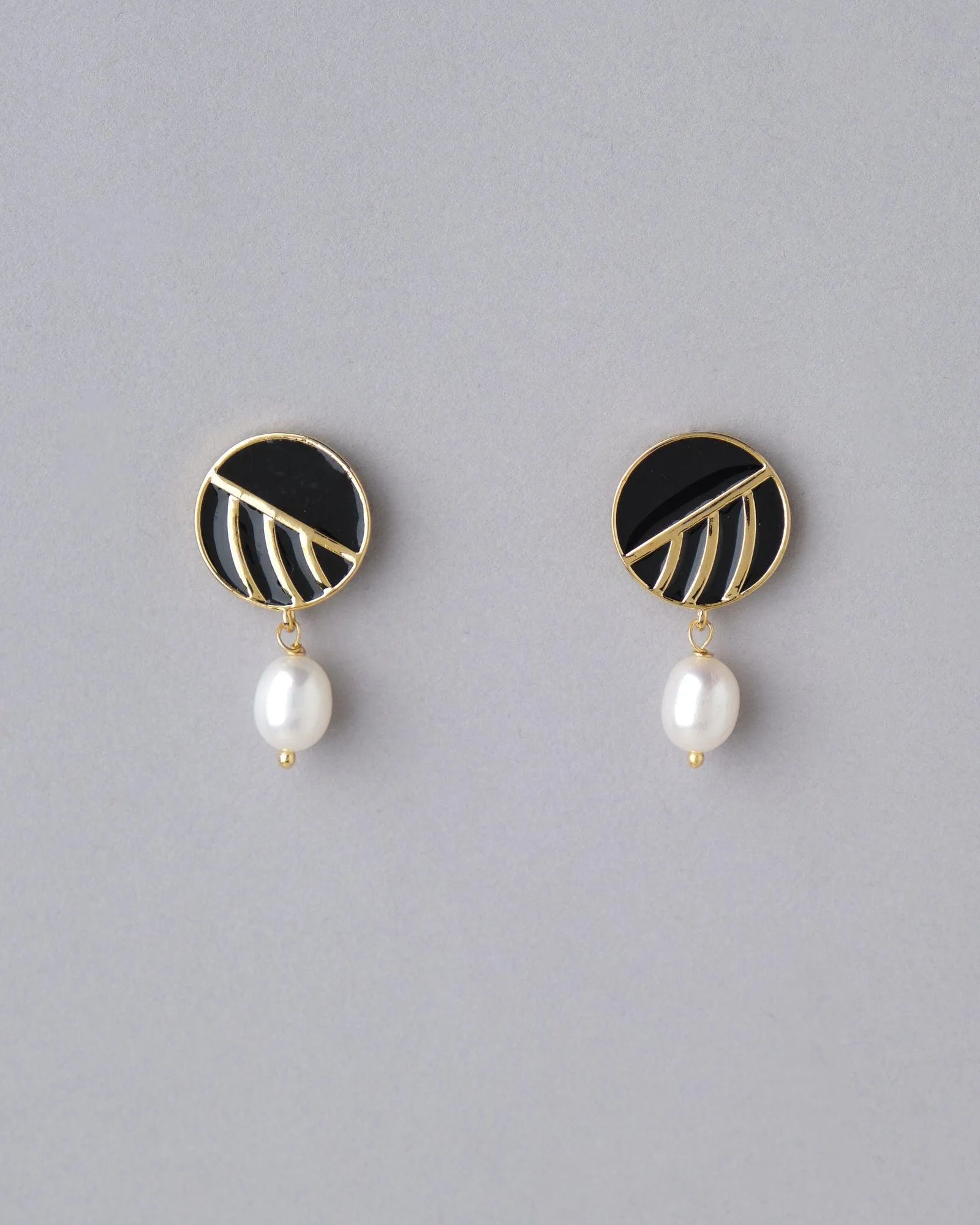 Timeless Beauty Drop Pearl Earring