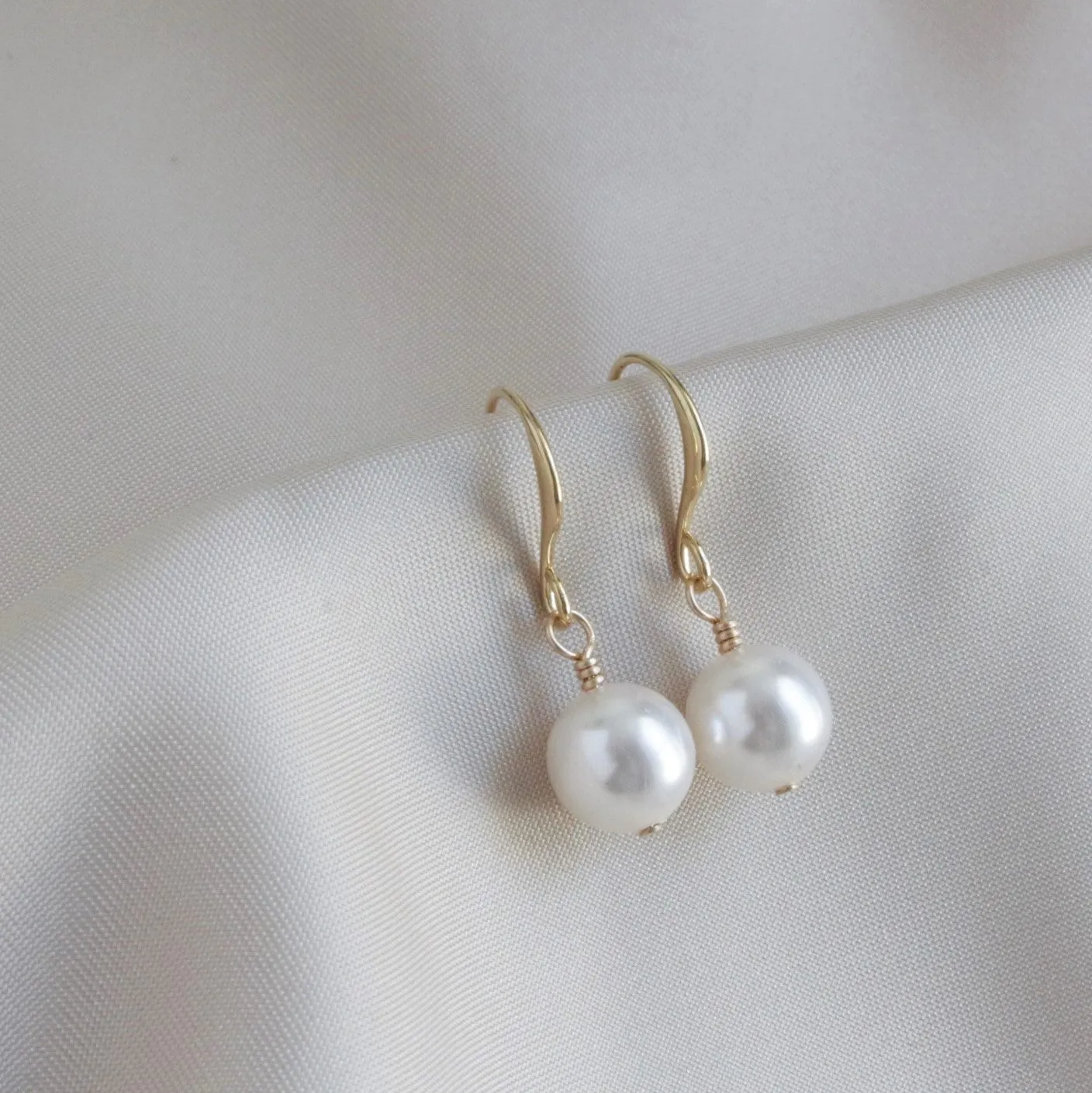 White Round Pearl & Gold Earrings